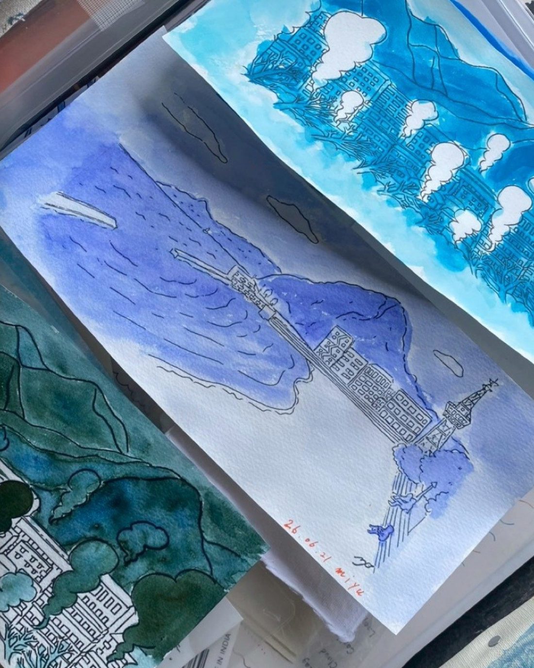 線画の上に別府インクを筆で重ねた、湯けむりの風景の葉書